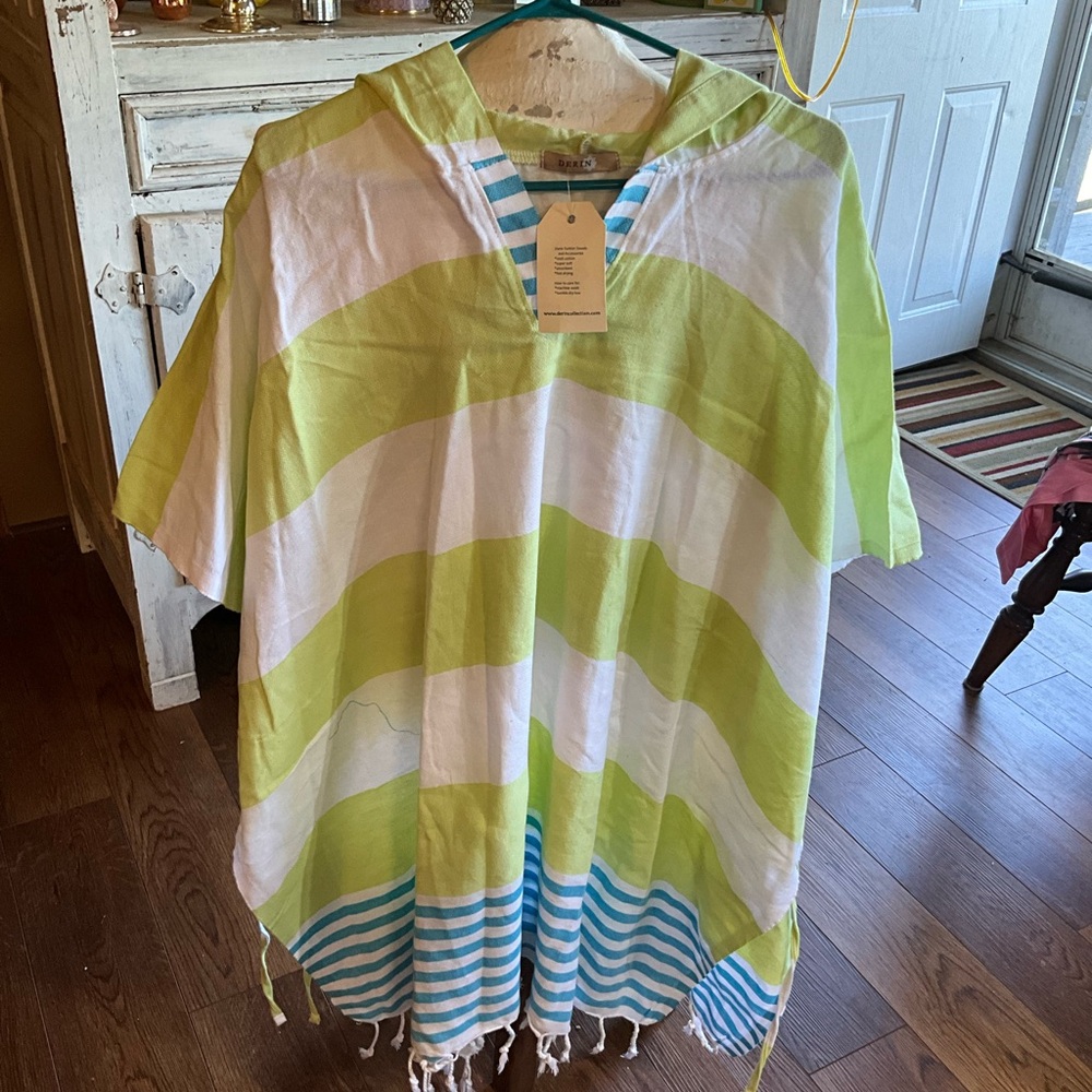 NWT ladies DERIN poncho